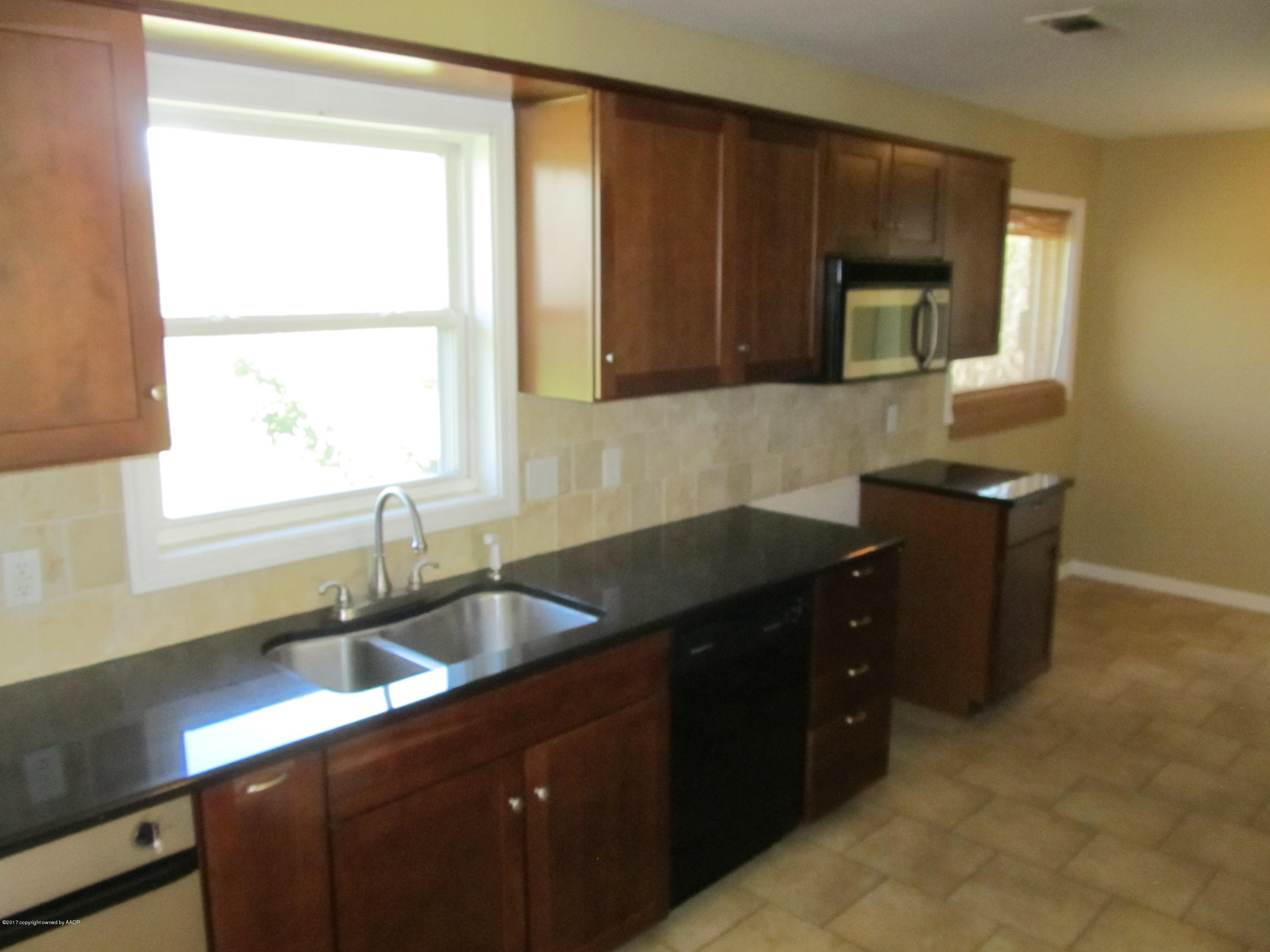 3408 South Rusk Street Amarillo, TX 79109 - Photo 5 of 16 Kitchen
