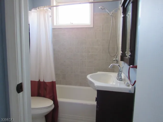 $1,800 | 382 Center Street, Phillipsburg, NJ 08865