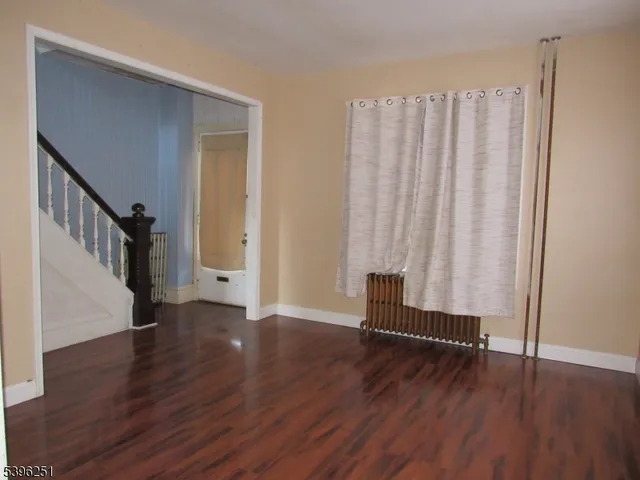 $1,800 | 382 Center Street, Phillipsburg, NJ 08865