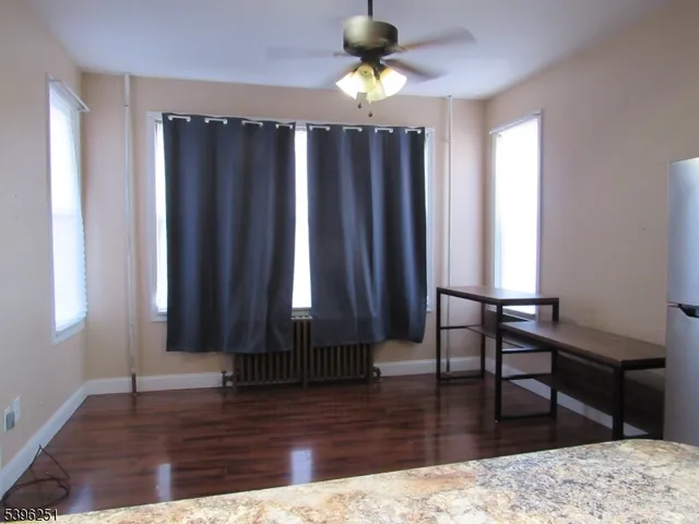 $1,800 | 382 Center Street, Phillipsburg, NJ 08865