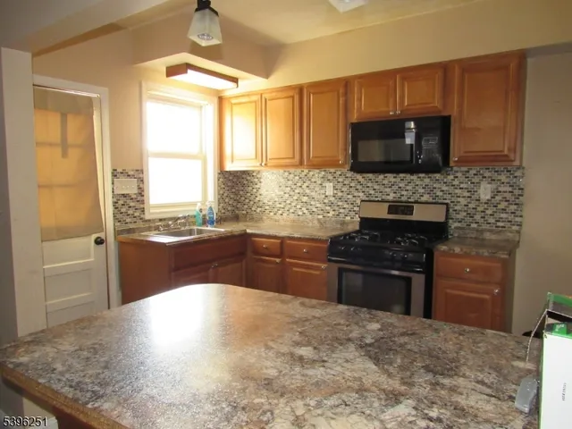 $1,800 | 382 Center Street, Phillipsburg, NJ 08865