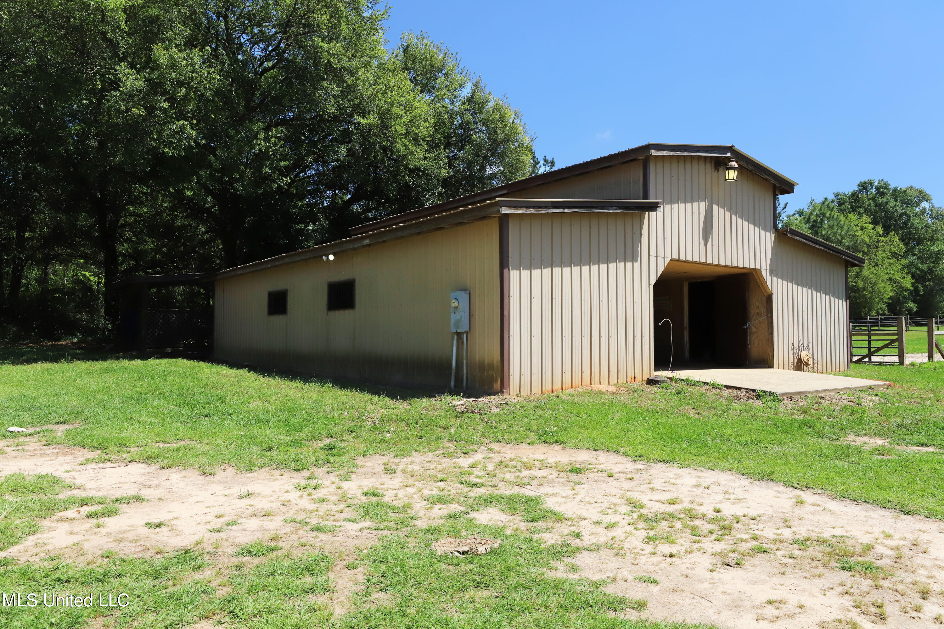 3218 Howell Tanner Chapel Road Lucedale, MS 39452 - Photo 22 of 42 Barn Side