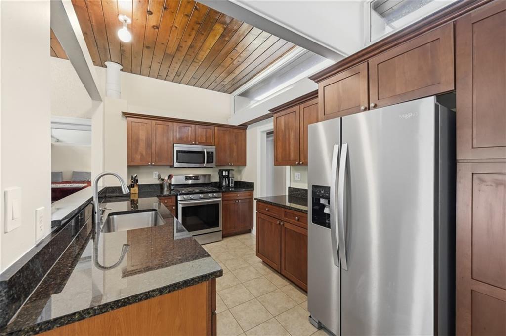 2322 Marbury Road Pittsburgh, PA 15221 - Photo 9 of 31 Gallery Image 9