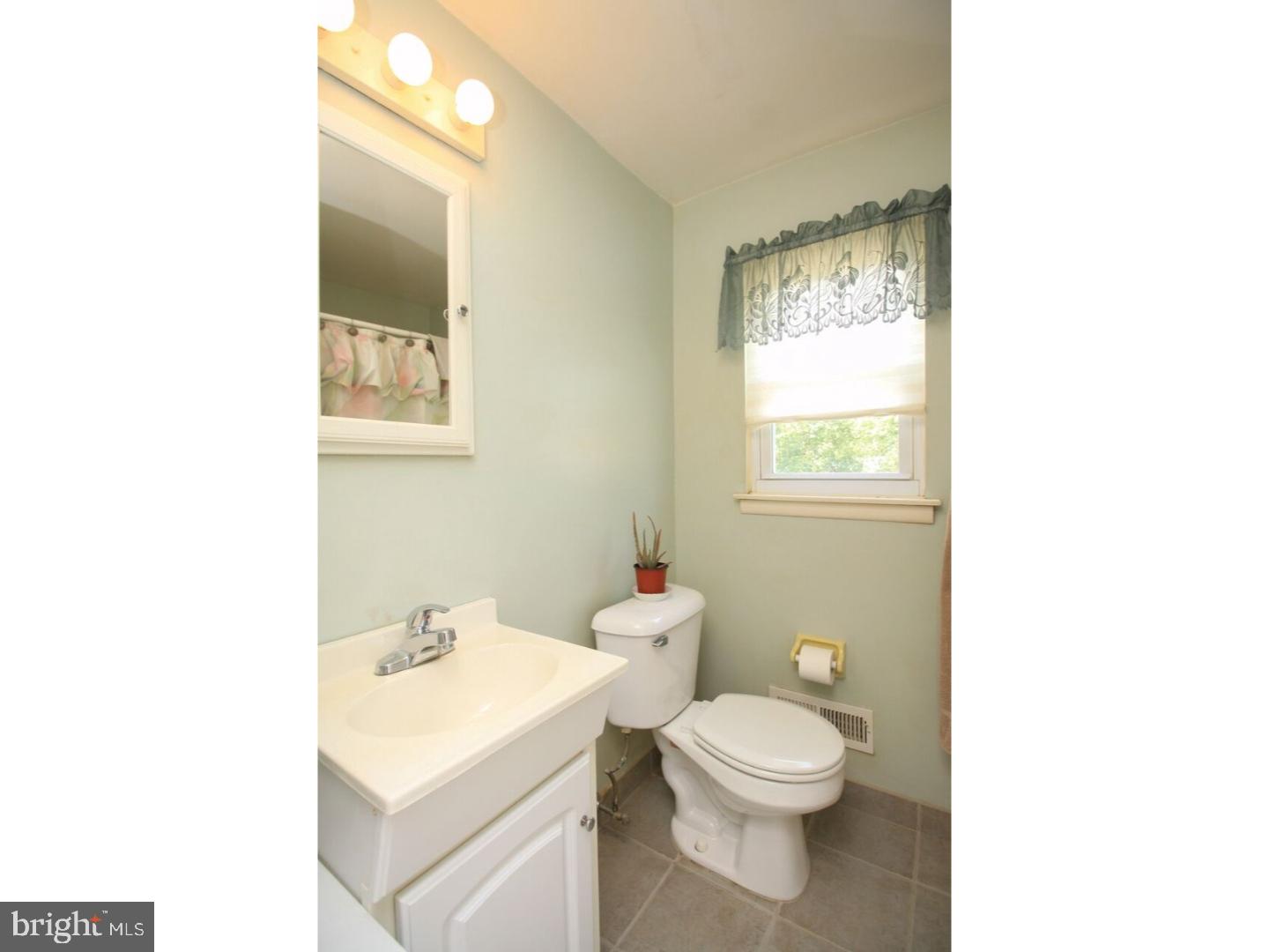 4 Millbridge Road Clementon, NJ 08021 - Photo 14 of 20 Master Bathroom