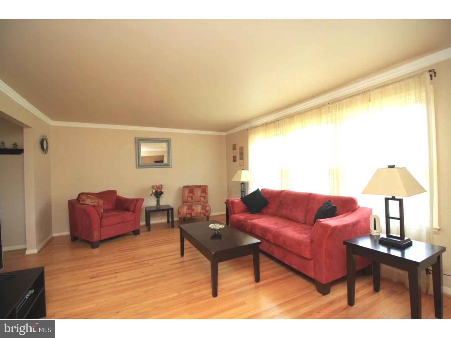 4 Millbridge Road Clementon, NJ 08021 - Photo 4 of 20 Living Room