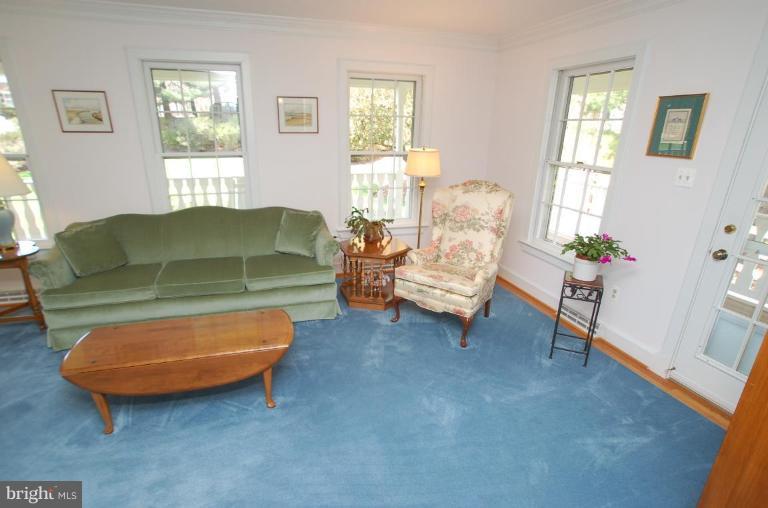 2823 Rifle Ridge Road Oakton, VA 22124 - Photo 17 of 30 Living Room