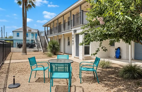 $1,700 | 2002 27th Street, Unit 4, Galveston, TX 77550