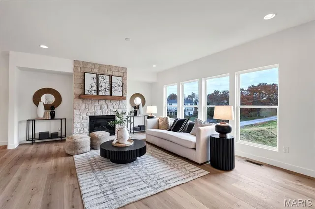 $794,990 | 101 Moorland Lane, Dardenne Prairie, MO 63368