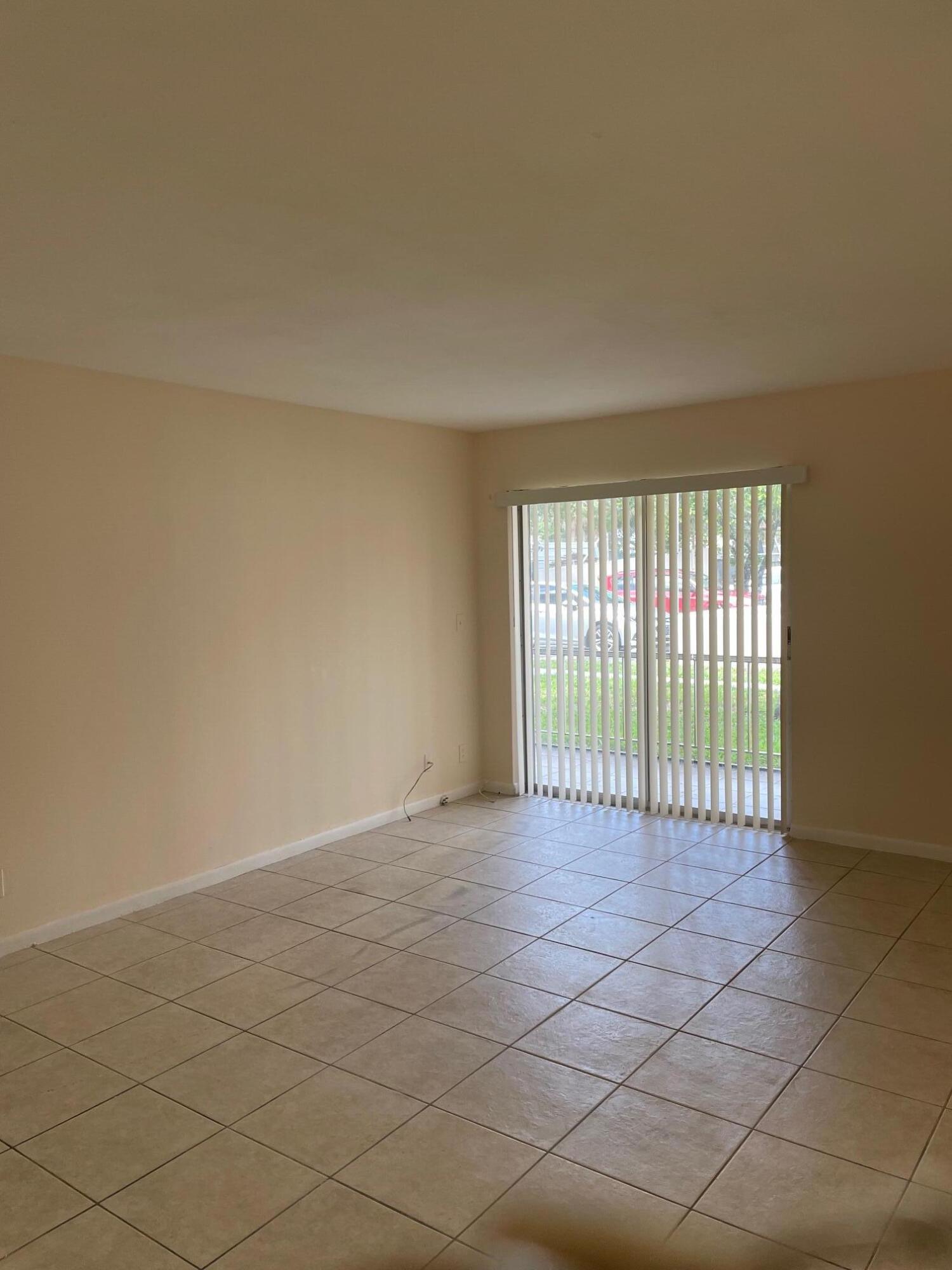 618 Northwest 13th Street, Unit 14 Boca Raton, FL 33486 - Photo 11 of 11 living room