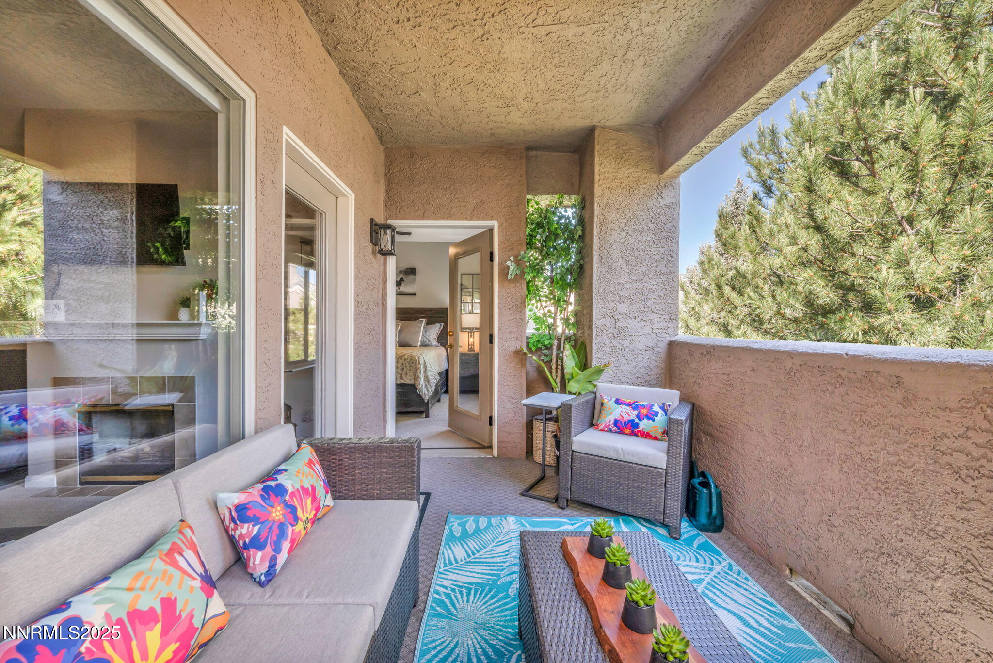 12-web-or-mls-900-s-meadows-pkwy-2623