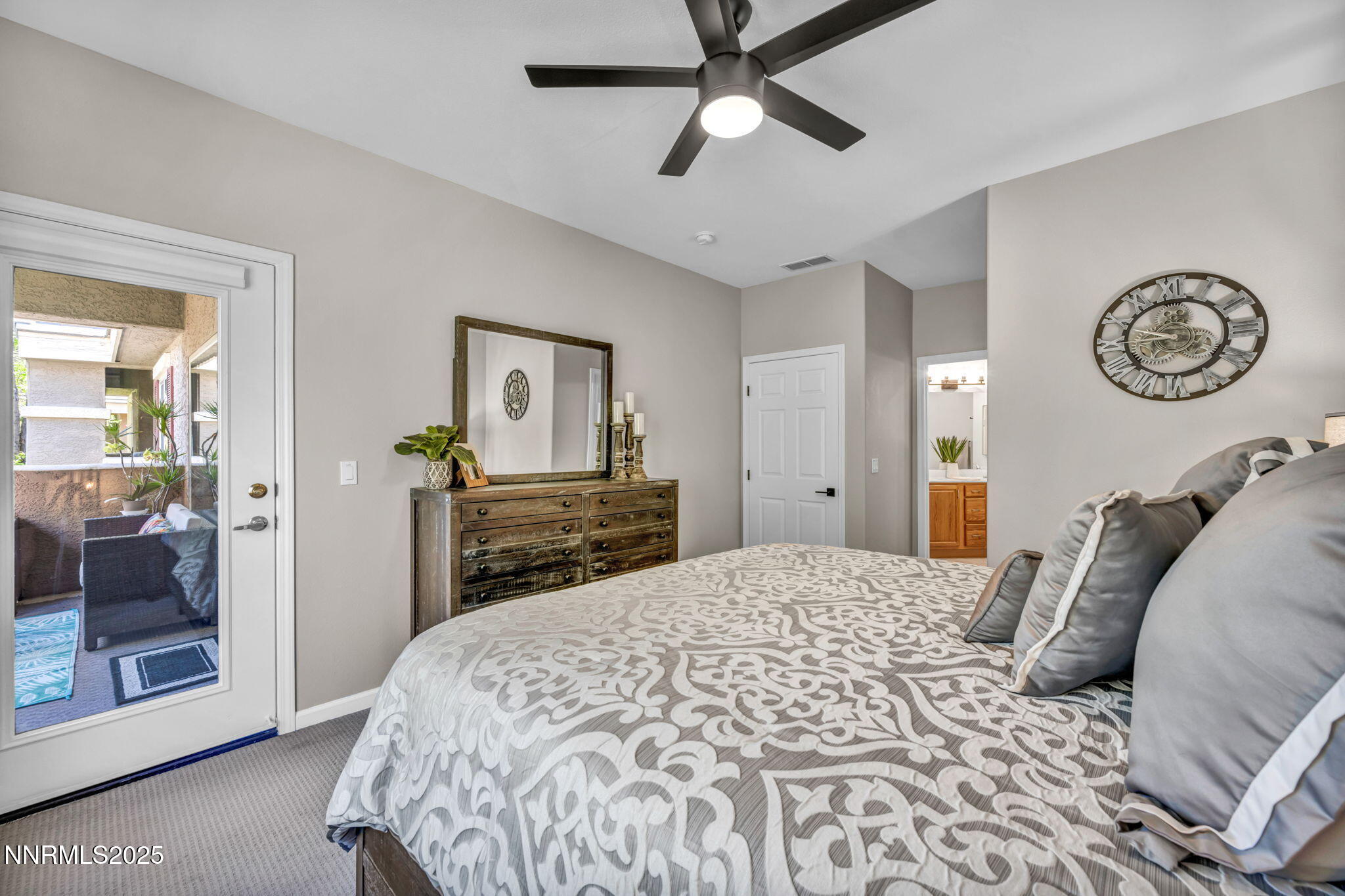 35-web-or-mls-900-s-meadows-pkwy-2623