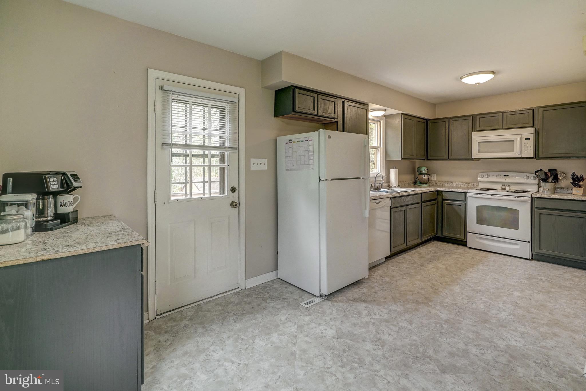 144 Buckner Road Bumpass, VA 23024 - Photo 16 of 46 Eat-In Kitchen