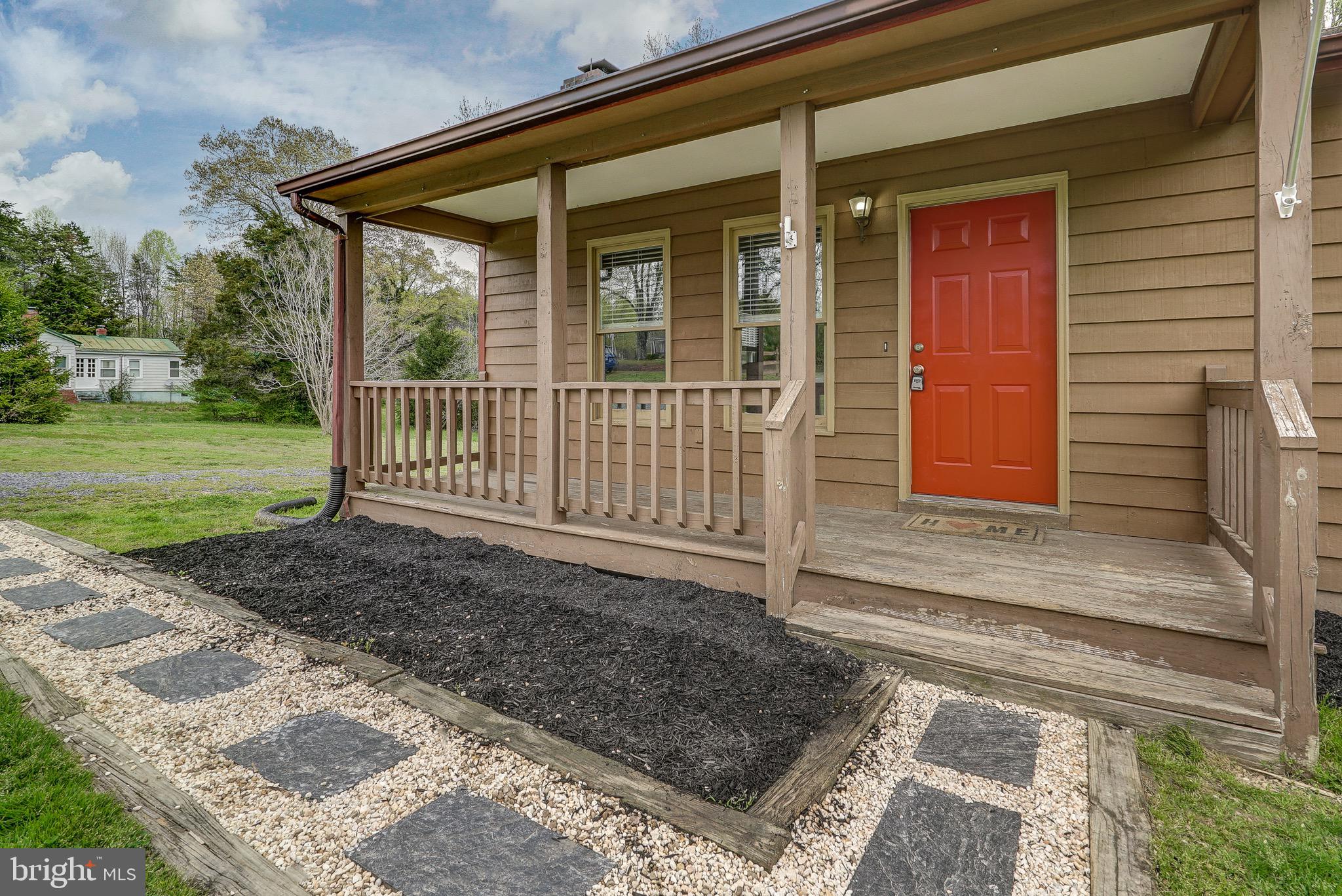 144 Buckner Road Bumpass, VA 23024 - Photo 5 of 46 Front porch