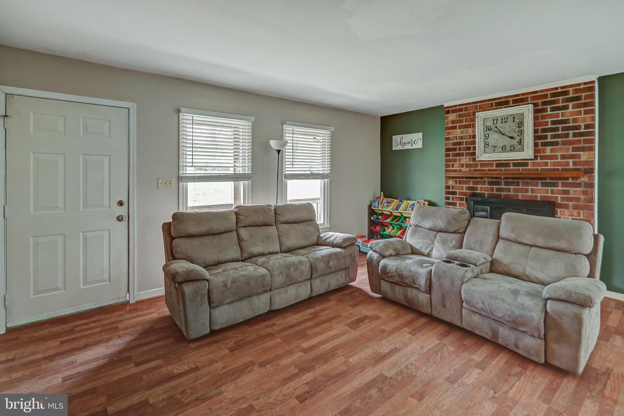144 Buckner Road Bumpass, VA 23024 - Photo 9 of 46 Living Room
