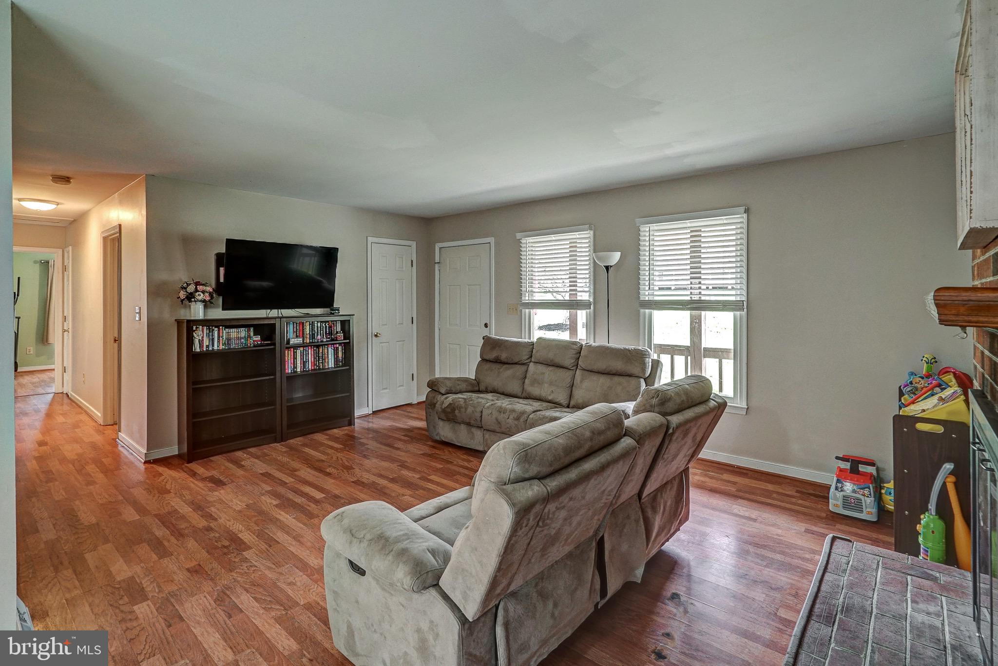 144 Buckner Road Bumpass, VA 23024 - Photo 10 of 46 Living Room