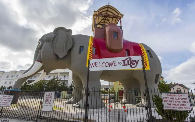 a view of a entryway door of the building
