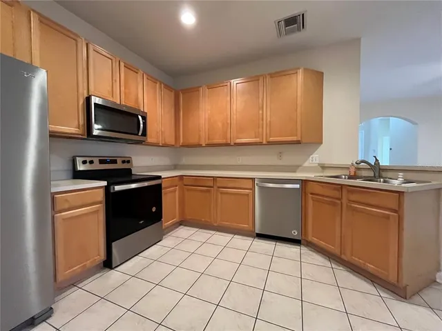 $2,499 | 2923 Sweetspire Circle, Oviedo, FL 32766