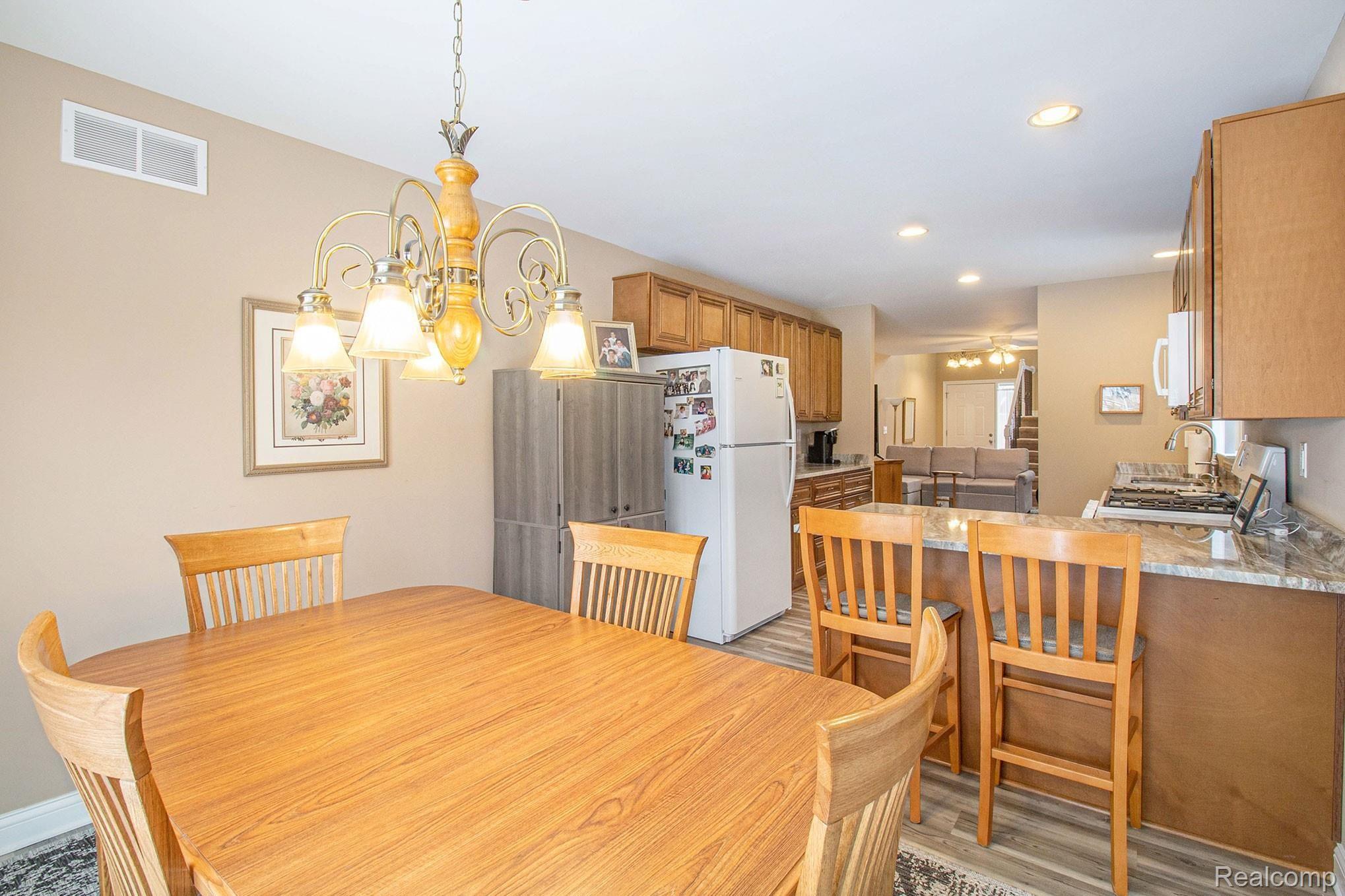 3054 Avalon Road Rochester, MI 48309 - Photo 10 of 28 DINING ROOM