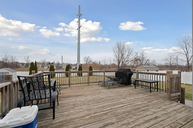 a view of a fountain in front of a house
