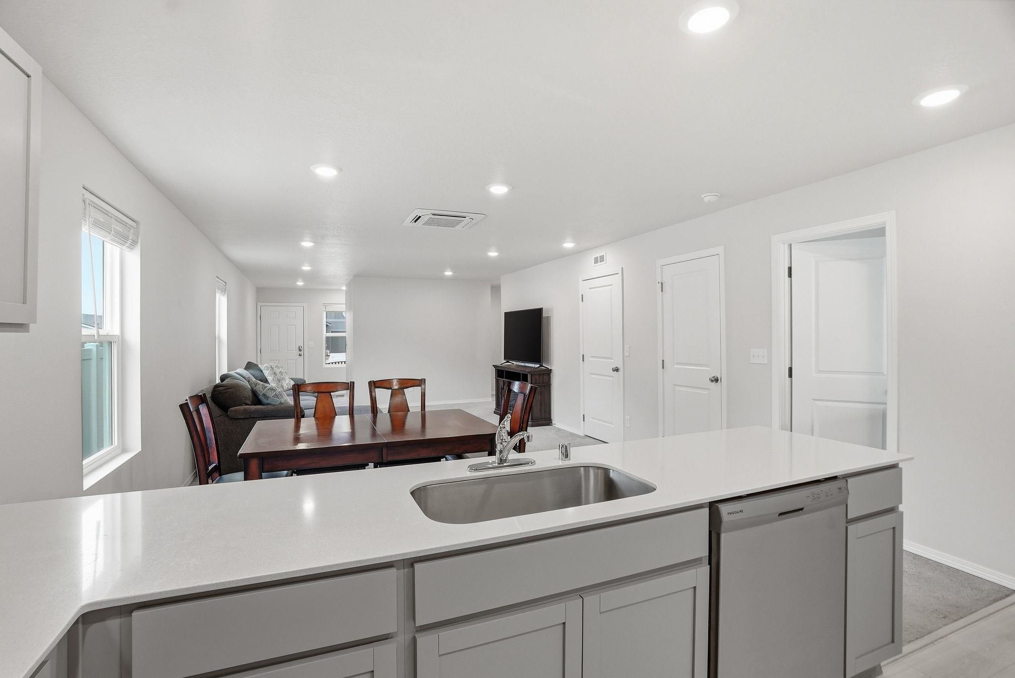 4527 West Connaught Avenue Spokane, WA 99208 - Photo 16 of 28