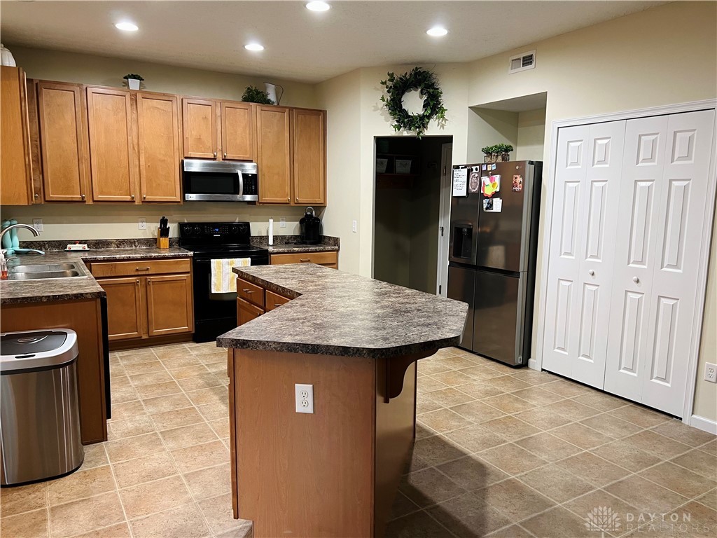 1872 Spring Ridge Court Xenia, OH 45385 - Photo 11 of 57