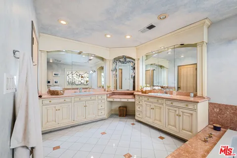 $1,825,000 | 5320 Orrville Avenue, Woodland Hills, CA 91367