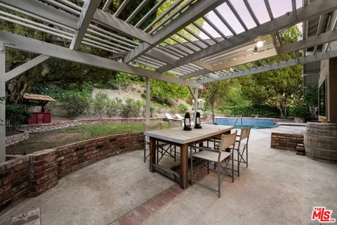 $1,825,000 | 5320 Orrville Avenue, Woodland Hills, CA 91367