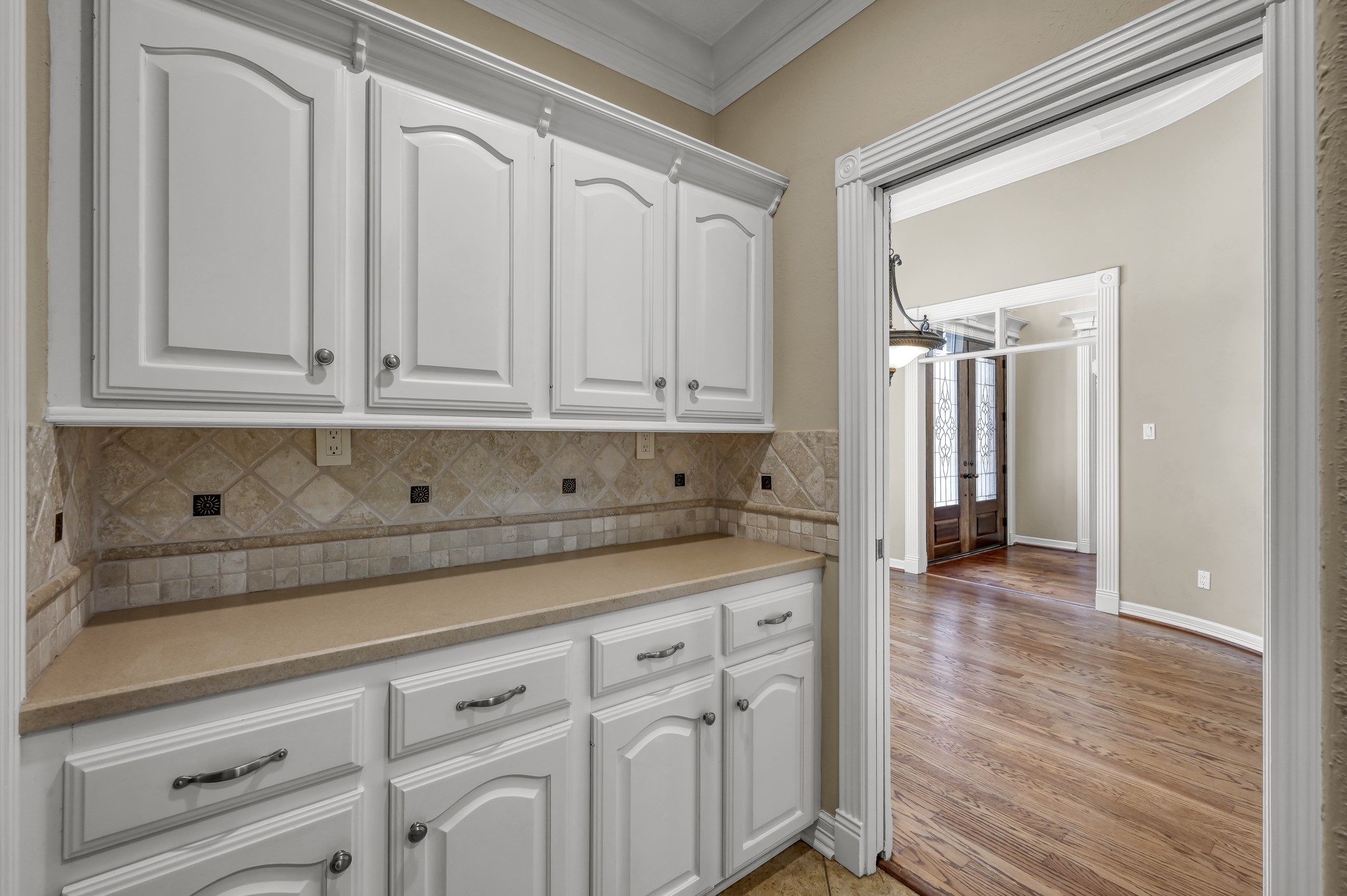 2205 Longmire Road Conroe, TX 77304 - Photo 16 of 49 Butler's pantry with additional storage