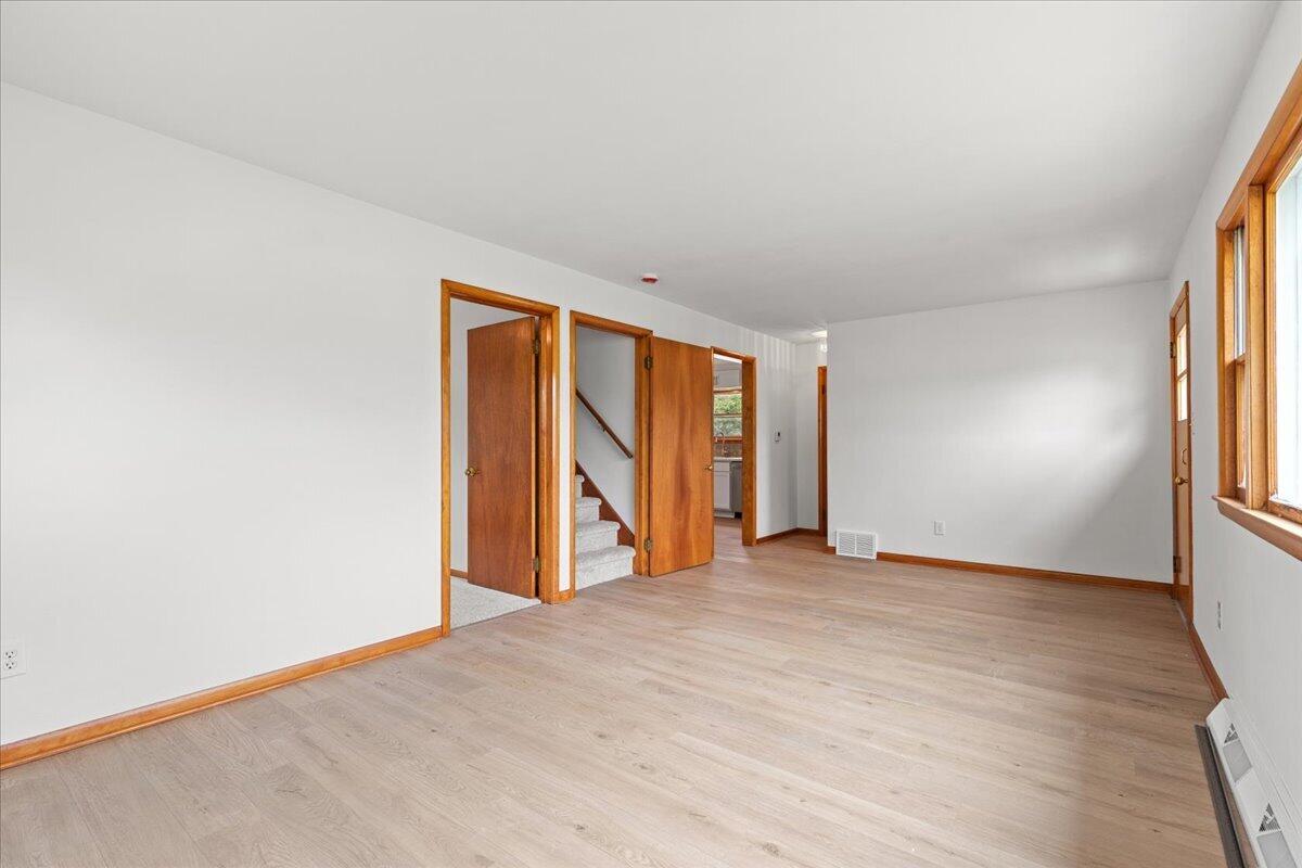 3776 Hubertus Road Richfield, WI 53033 - Photo 6 of 27 Living Room