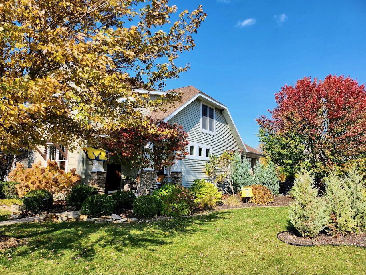 615 Summer Ridge Parkway St. Joseph, MI 49085 - Photo 3 of 33 20221023_120058