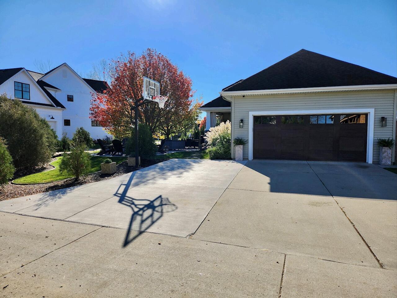 615 Summer Ridge Parkway St. Joseph, MI 49085 - Photo 6 of 33 20221027_113712