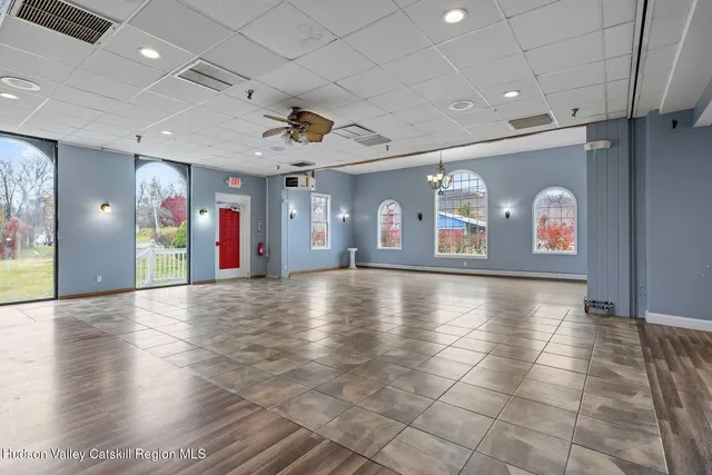 a view of a livingroom with furniture and a ceiling fan