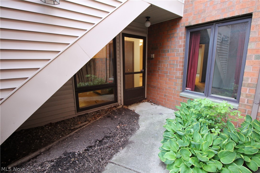 4695 Mayfield Road, Unit D South Euclid, OH 44121 - Photo 2 of 22 View of doorway to property