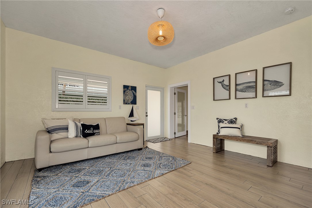 189 Gulfview Drive Islamorada, FL 33036 - Photo 16 of 49 a living room with furniture