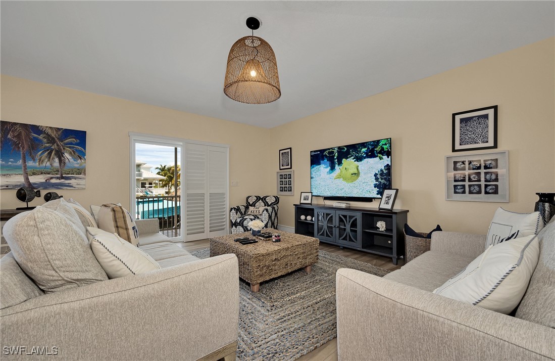 189 Gulfview Drive Islamorada, FL 33036 - Photo 25 of 49 a living room with furniture