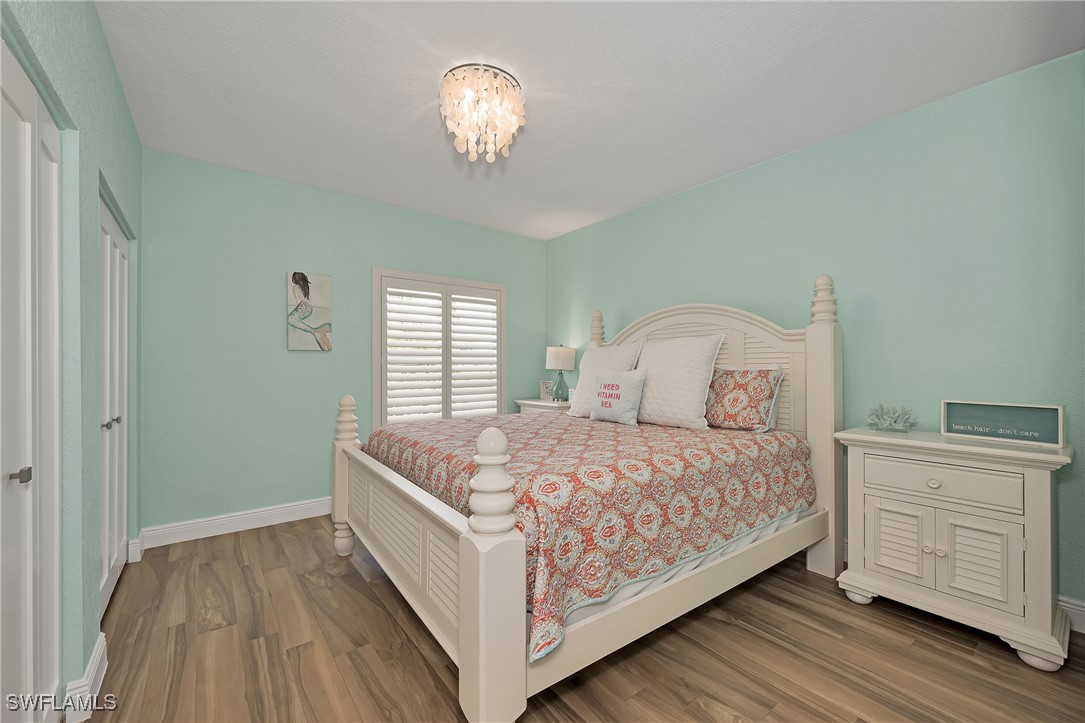 189 Gulfview Drive Islamorada, FL 33036 - Photo 31 of 49 a bedroom with a bed and a dresser