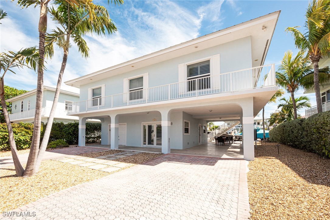 189 Gulfview Drive Islamorada, FL 33036 - Photo 6 of 49 a view of a building with a outdoor space