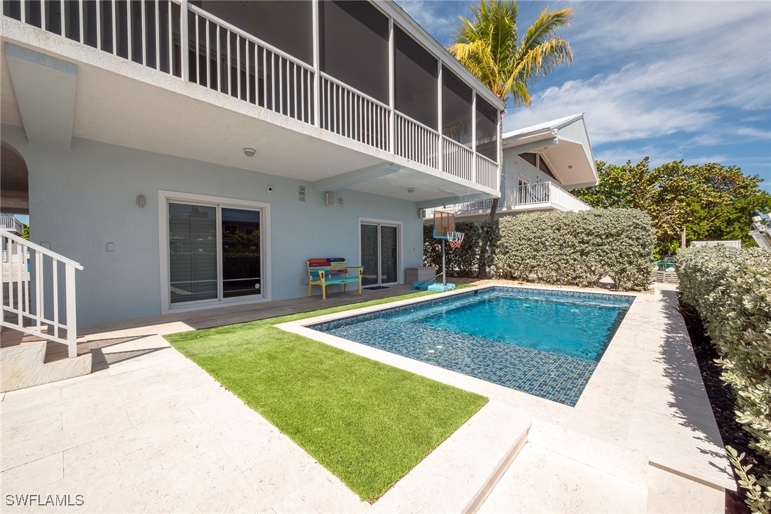 189 Gulfview Drive Islamorada, FL 33036 - Photo 9 of 49 a view of a house with pool and sitting area