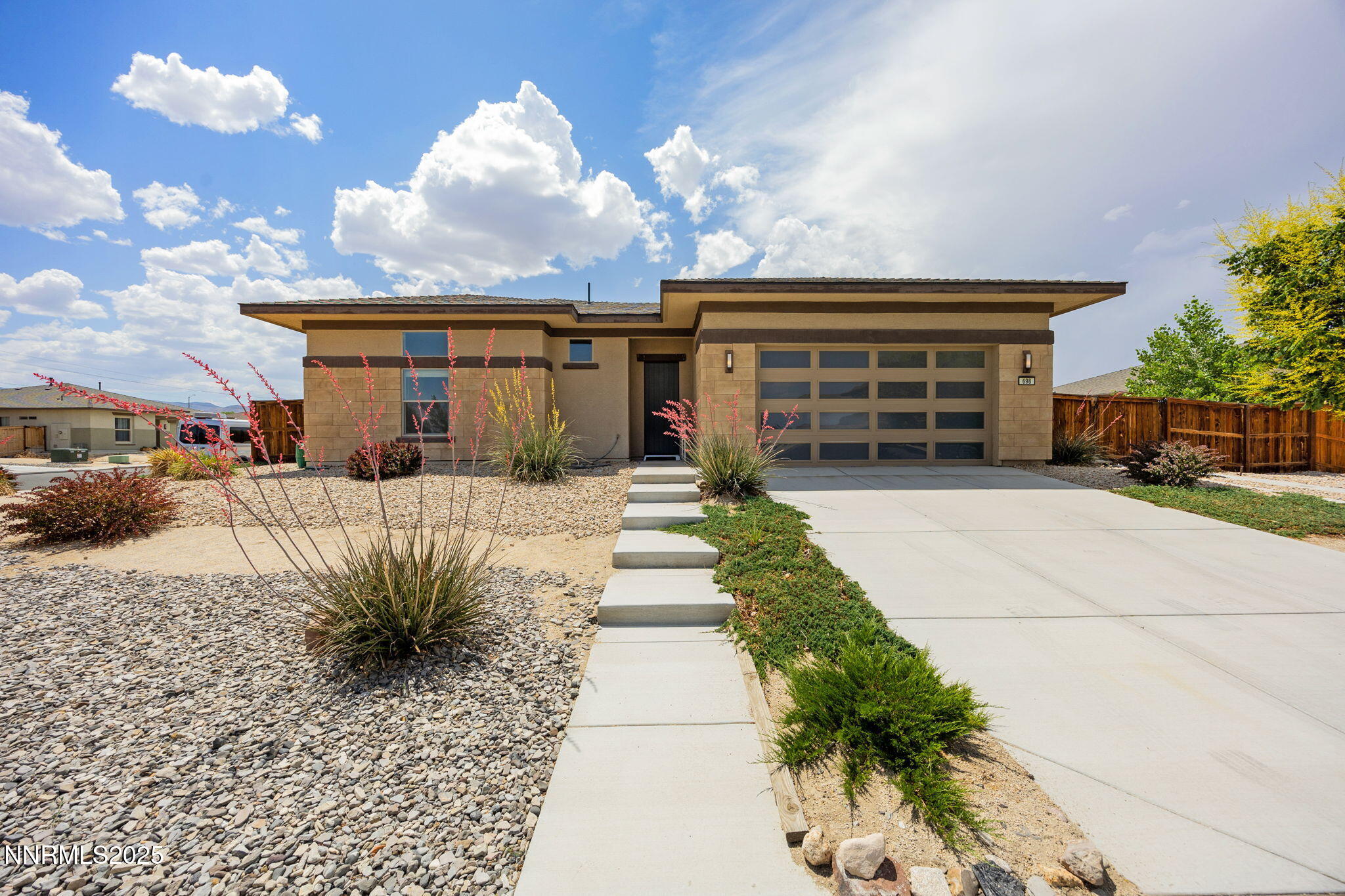 35-web-or-mls-698 Raptor Way-36