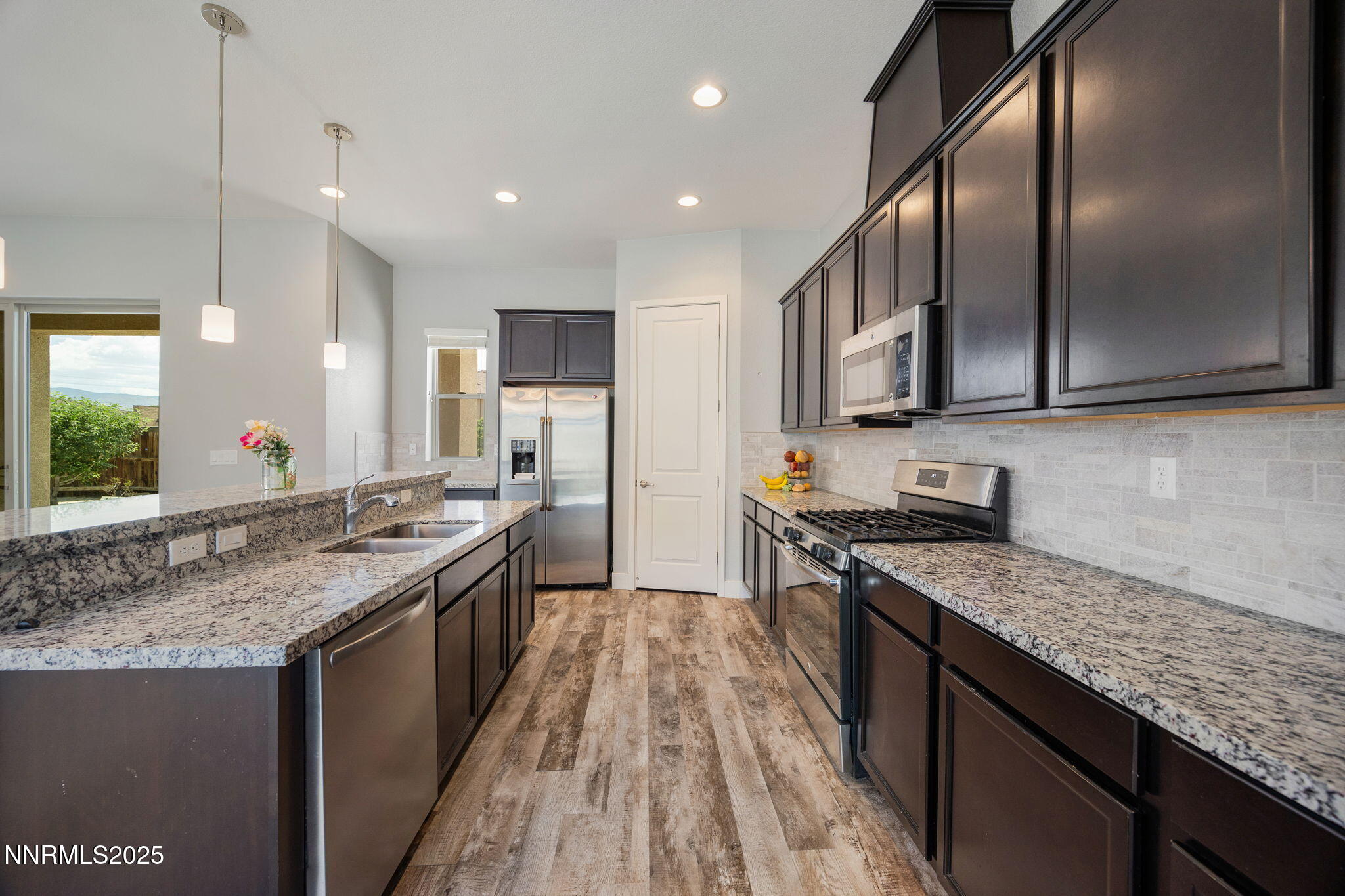 14-web-or-mls-698 Raptor Way-15