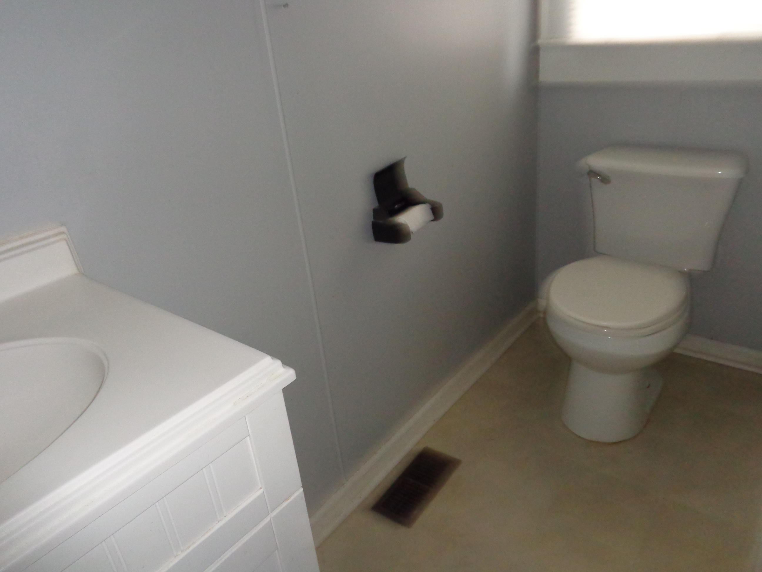 112 North Brookwood Avenue Rockingham, NC 28379 - Photo 11 of 17 Master bath