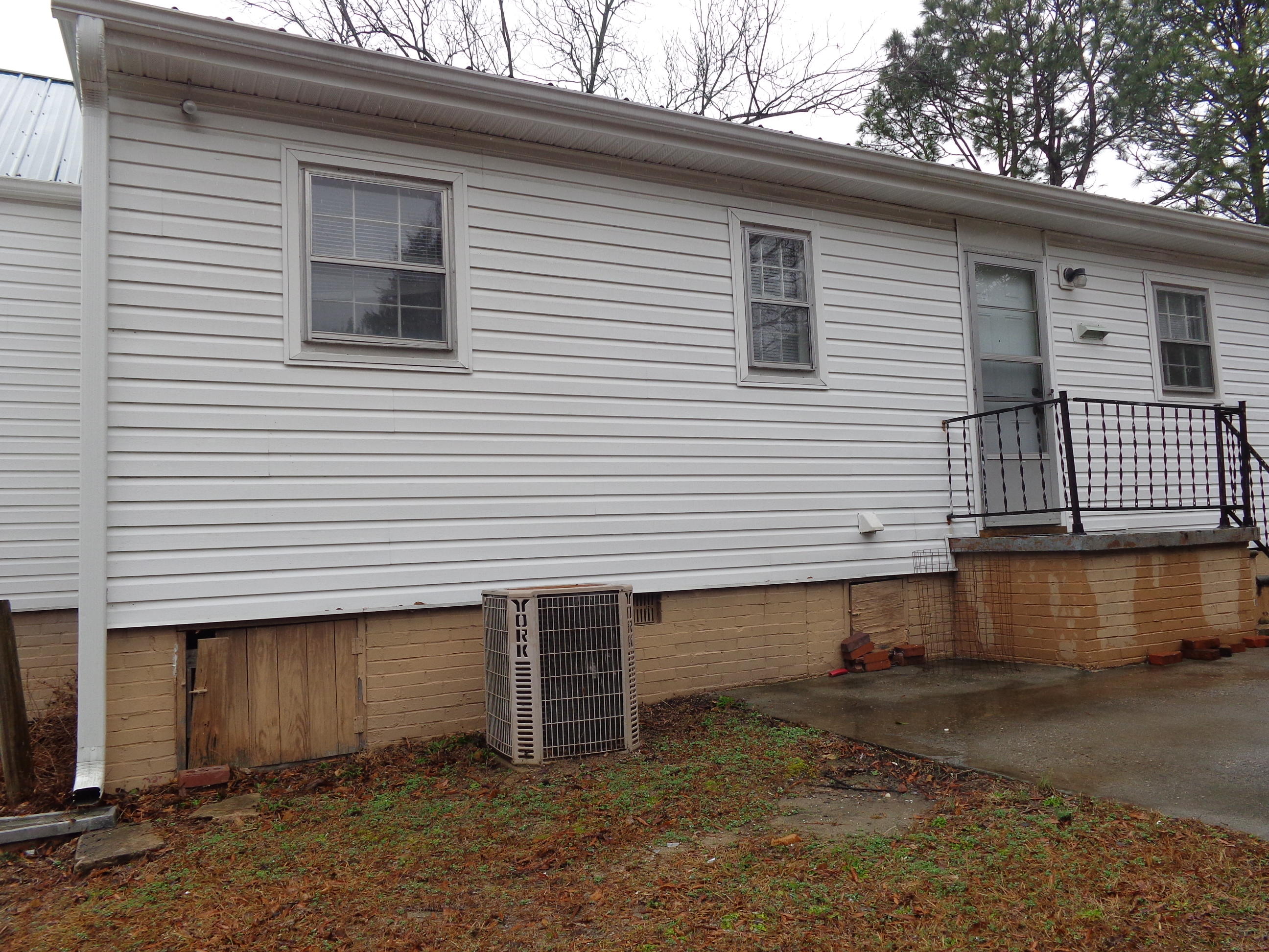 112 North Brookwood Avenue Rockingham, NC 28379 - Photo 14 of 17 Back of the home
