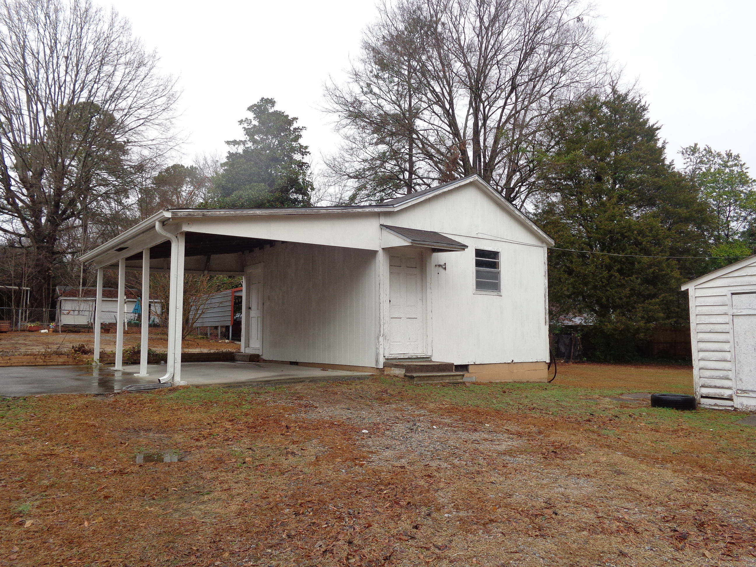 112 North Brookwood Avenue Rockingham, NC 28379 - Photo 15 of 17 Detached carport and workshop.