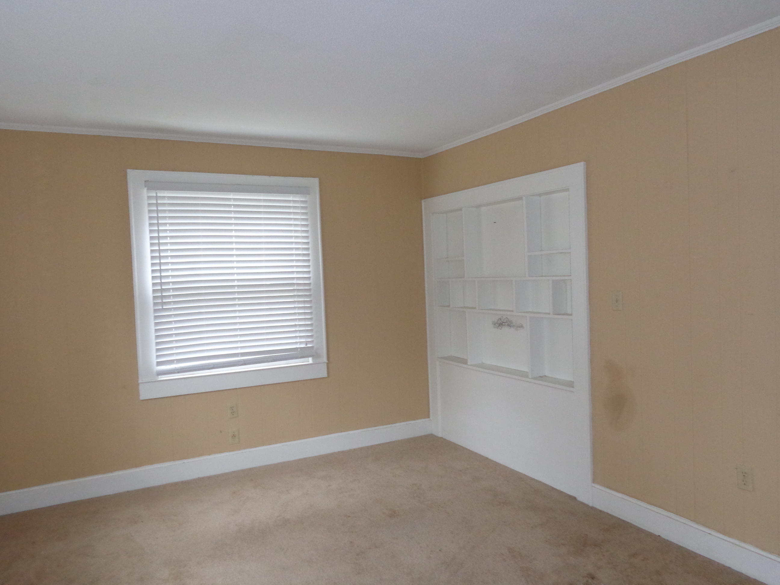 112 North Brookwood Avenue Rockingham, NC 28379 - Photo 3 of 17 Living room
