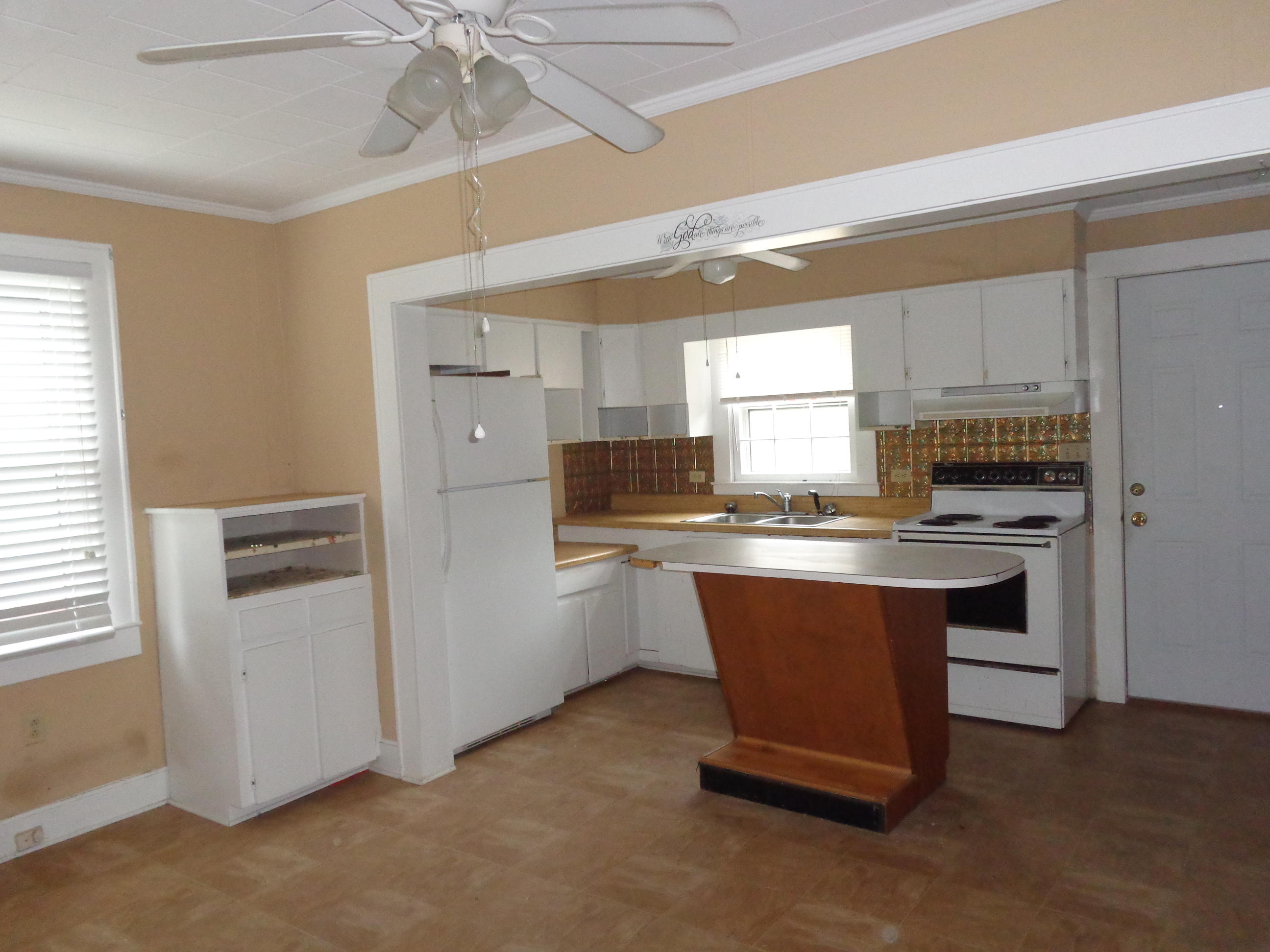 112 North Brookwood Avenue Rockingham, NC 28379 - Photo 4 of 17 Dinning-Kitchen