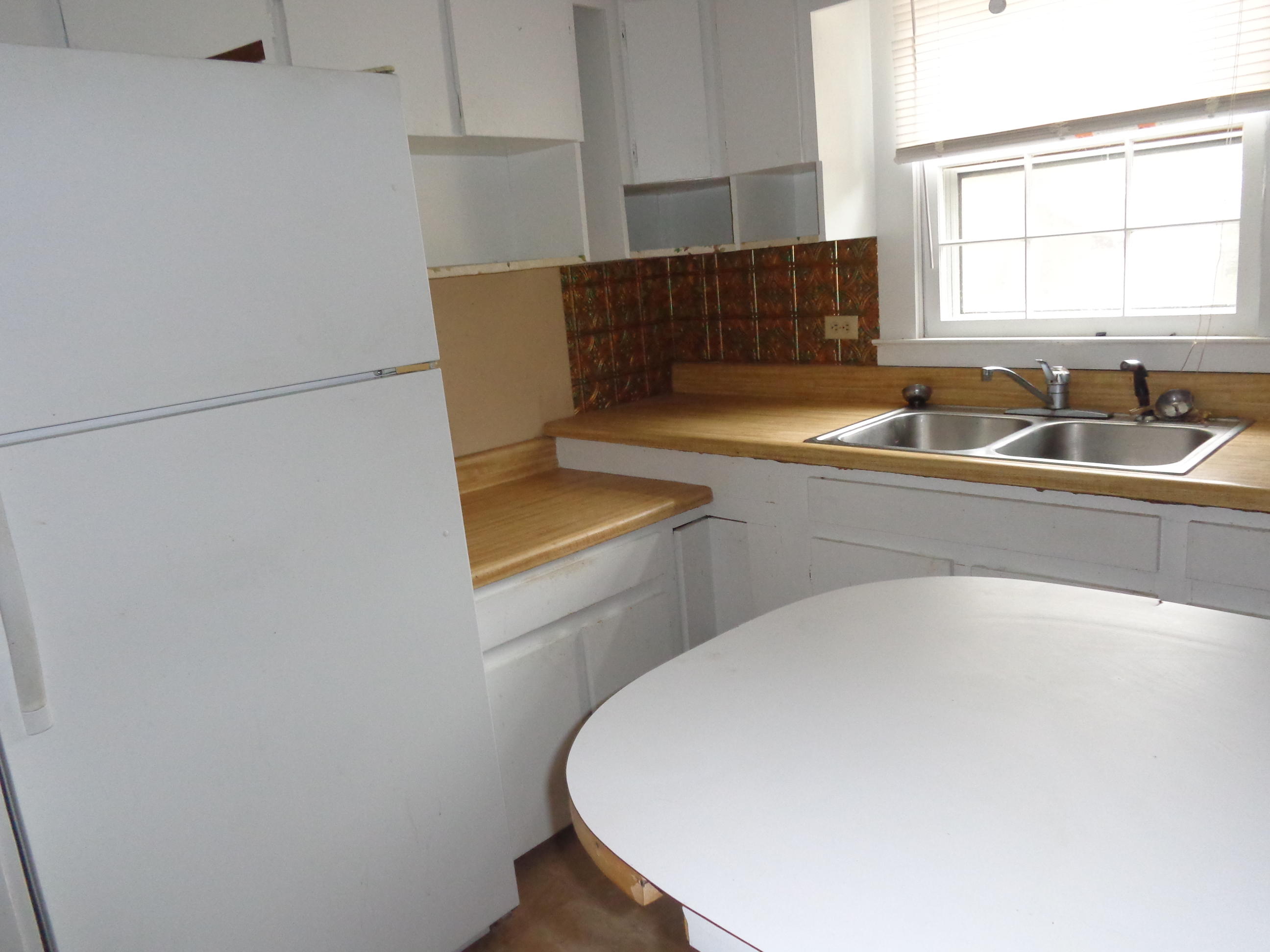 112 North Brookwood Avenue Rockingham, NC 28379 - Photo 5 of 17 Kitchen