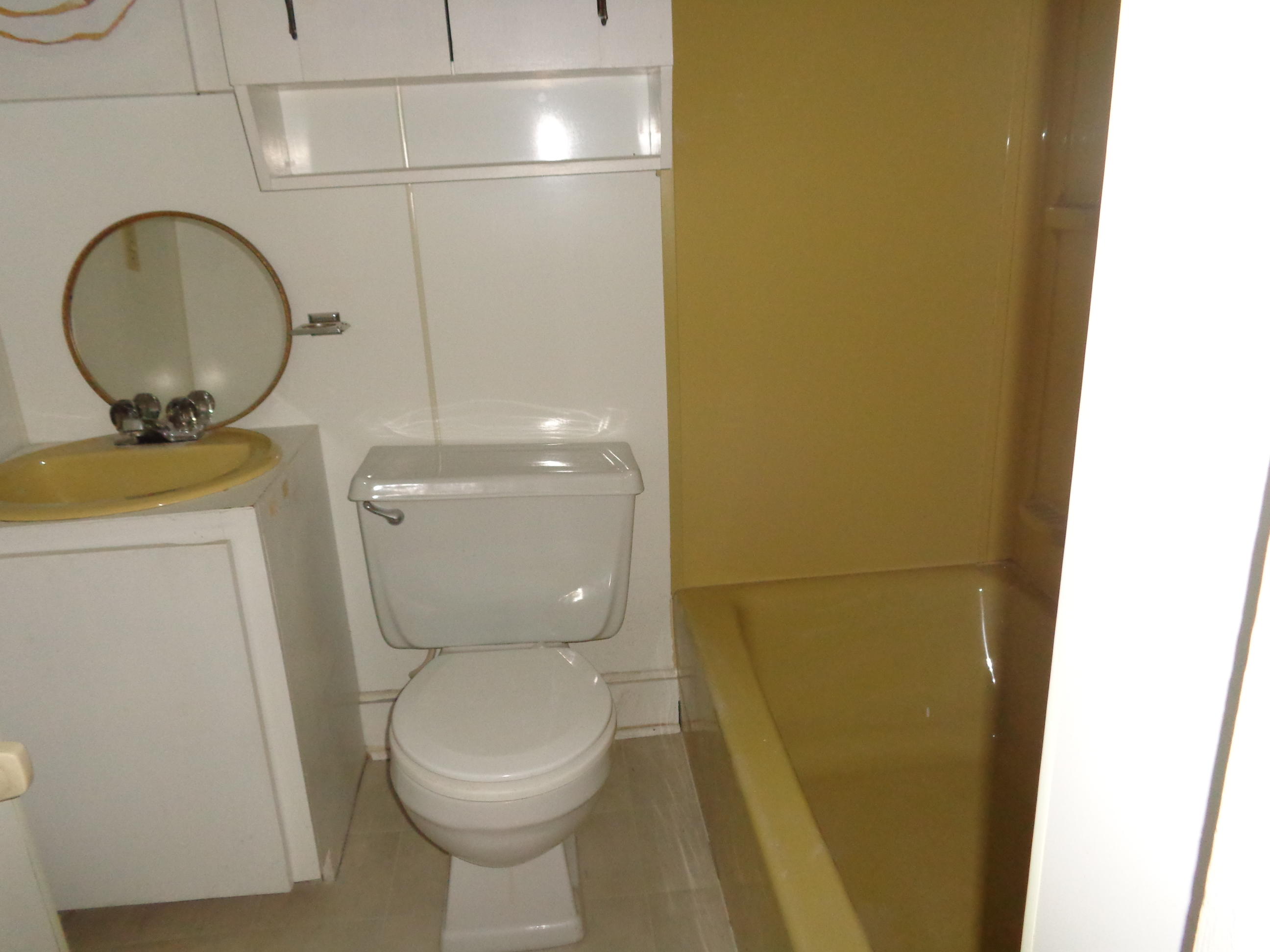 112 North Brookwood Avenue Rockingham, NC 28379 - Photo 8 of 17 Guest Bath