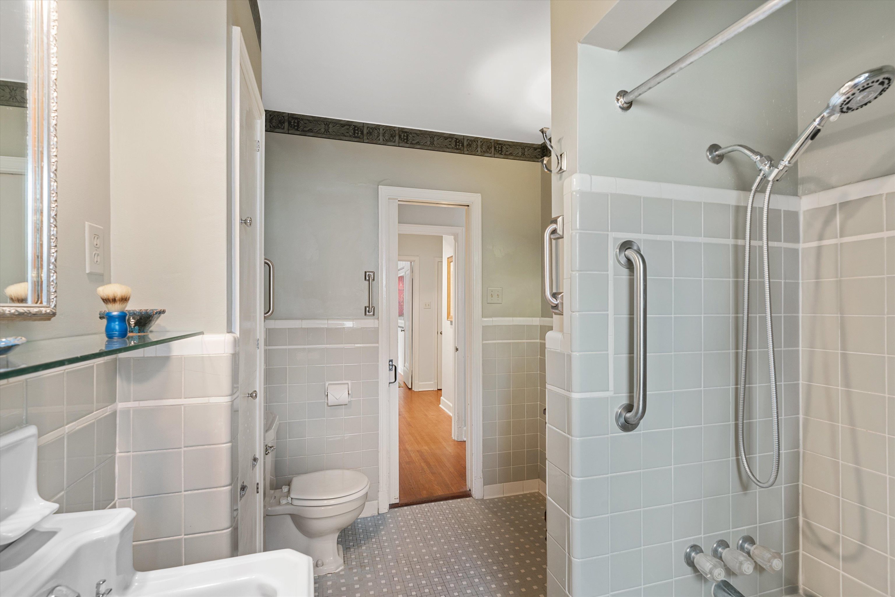 3425 Walnut Grove Road Memphis, TN 38111 - Photo 16 of 25 a bathroom with a toilet and shower