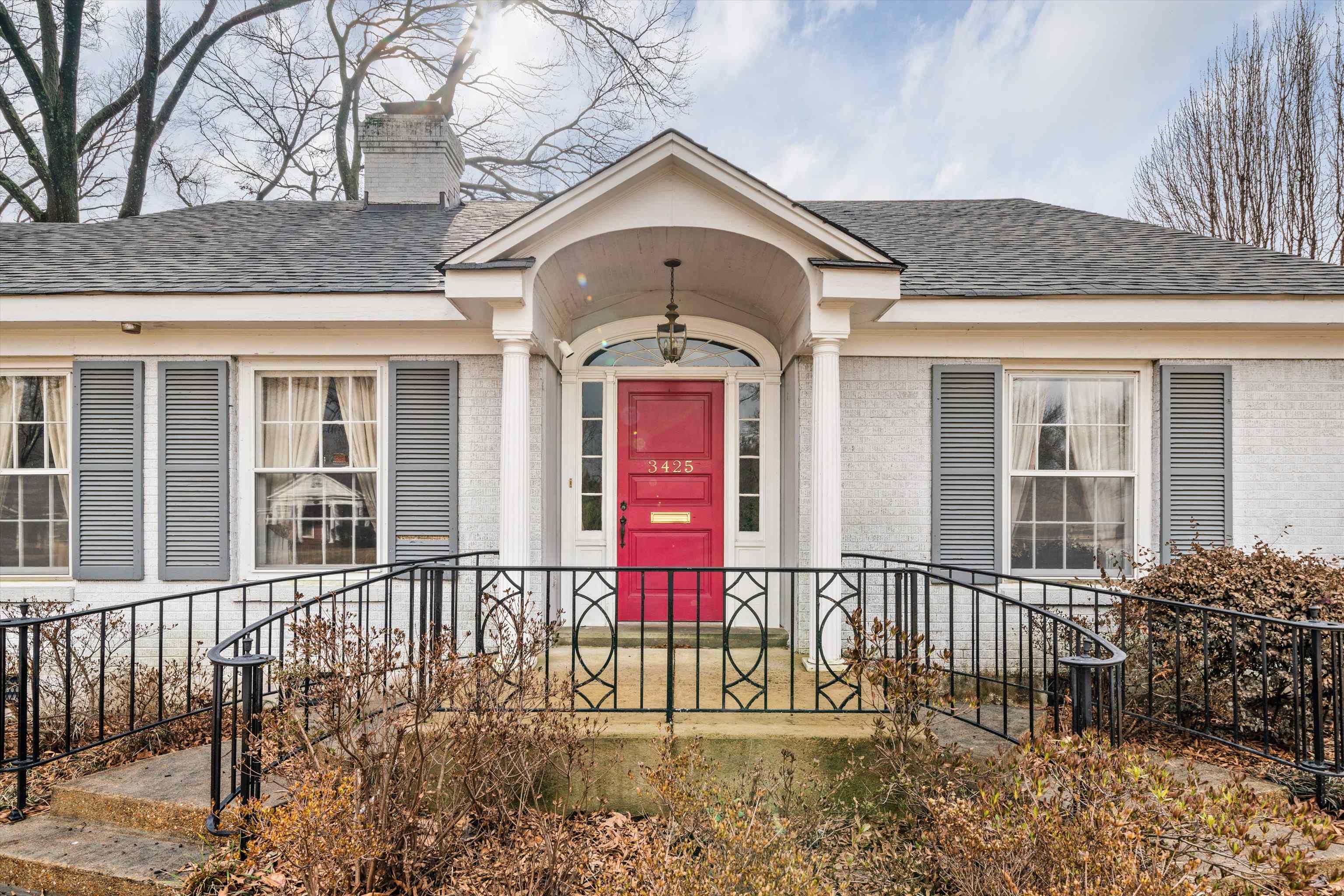 3425 Walnut Grove Road Memphis, TN 38111 - Photo 2 of 25 front view of a house