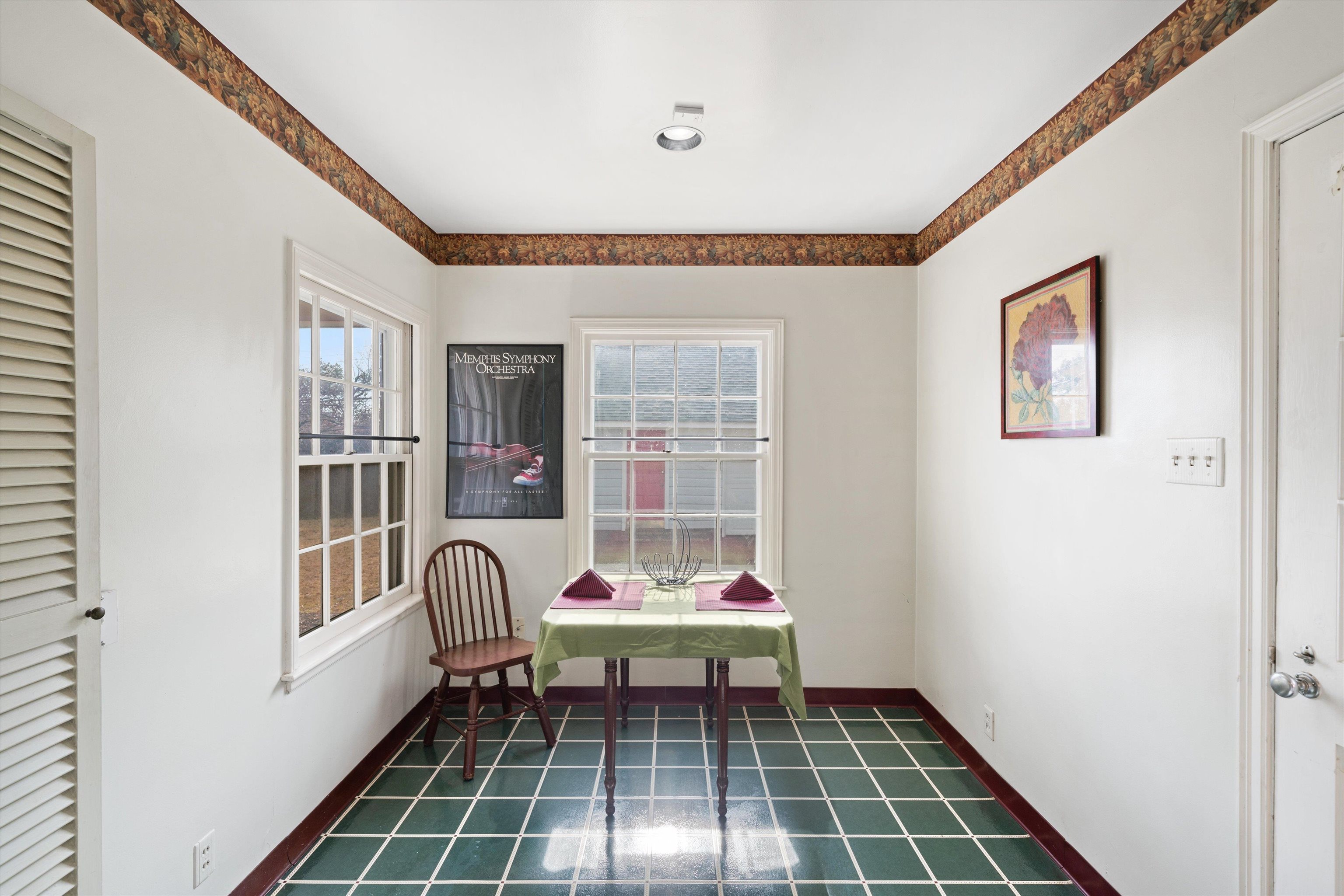 3425 Walnut Grove Road Memphis, TN 38111 - Photo 10 of 25 a room with musical instruments